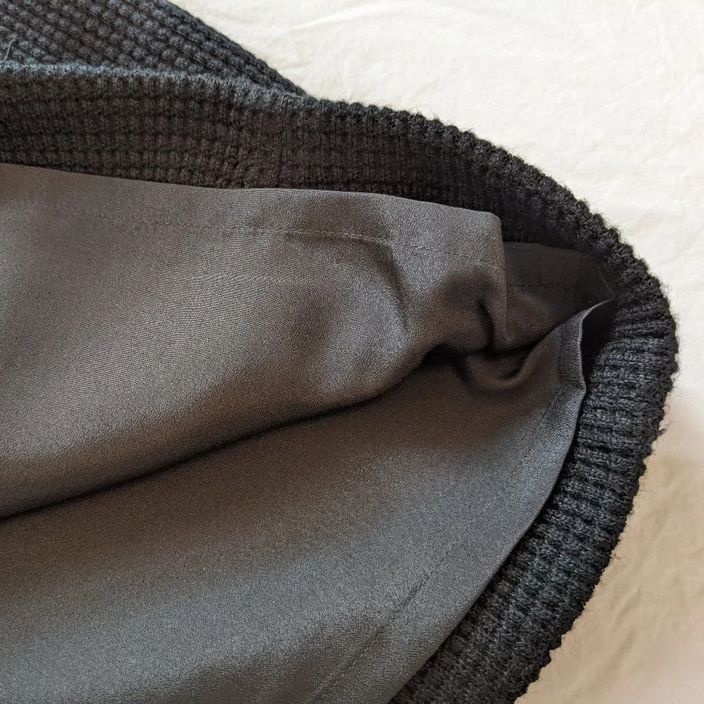 NWT Ann Taylor Textured Black Zip Pocket Skirt in Size 4